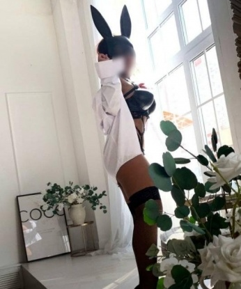 Маленькая кошечка рада пригласить тебя в гости для незабываемого времяпровождения. Я умею быть нежной и страстной, заботливой и раскрепощенной в постели. Звони мне, и мы создадим свой мир наслаждения и фантазий! 5384, 26 лет